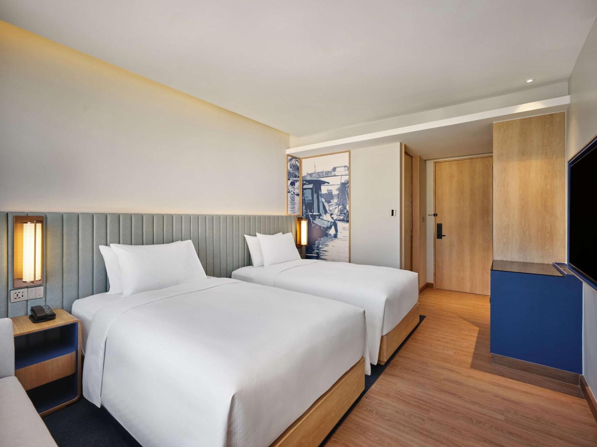 Hilton Garden Inn Bangkok Riverside Exterior photo