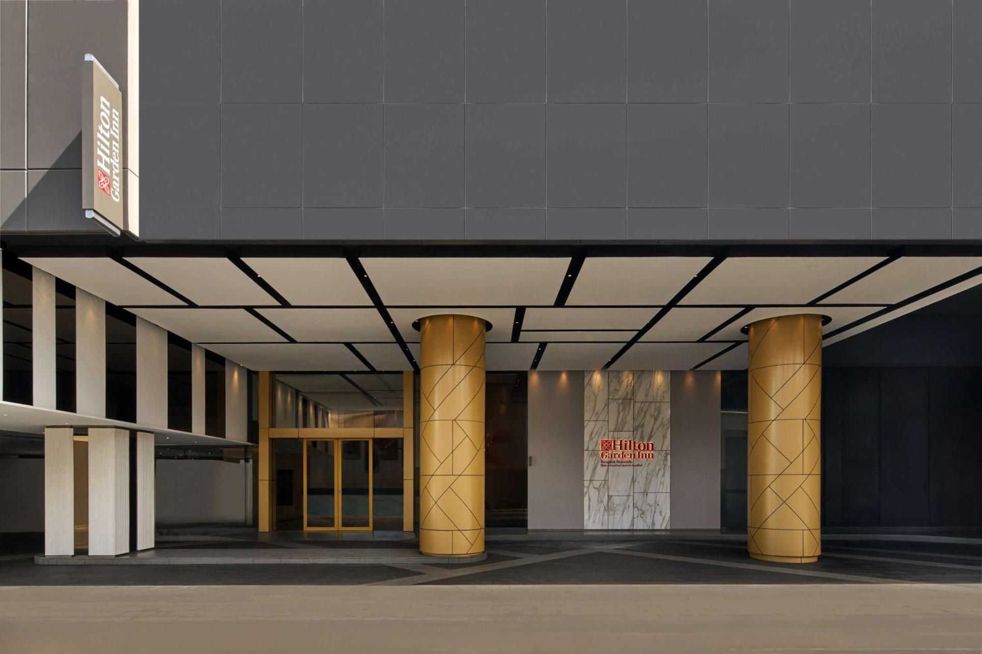 Hilton Garden Inn Bangkok Riverside Exterior photo