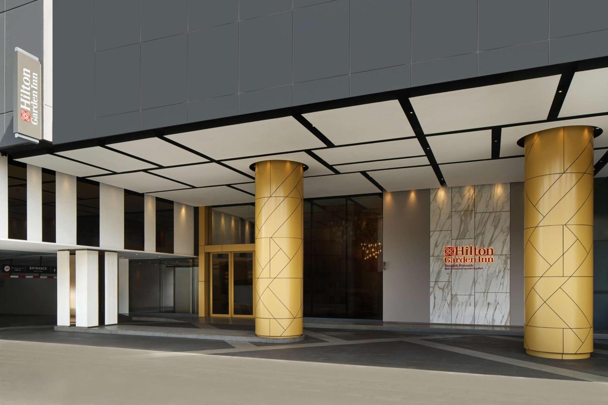 Hilton Garden Inn Bangkok Riverside Exterior photo
