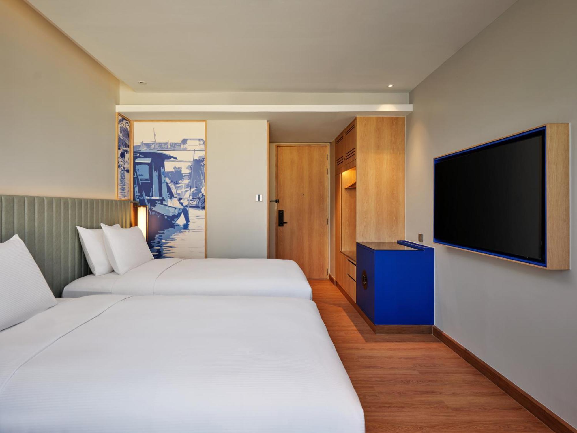 Hilton Garden Inn Bangkok Riverside Exterior photo